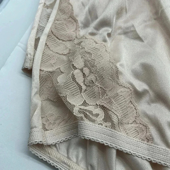 NWT Vanity Fair Set of #2 Perfectly Yours Lace Nouveau Brief Women’s 11/4XL - Picture 2 of 11